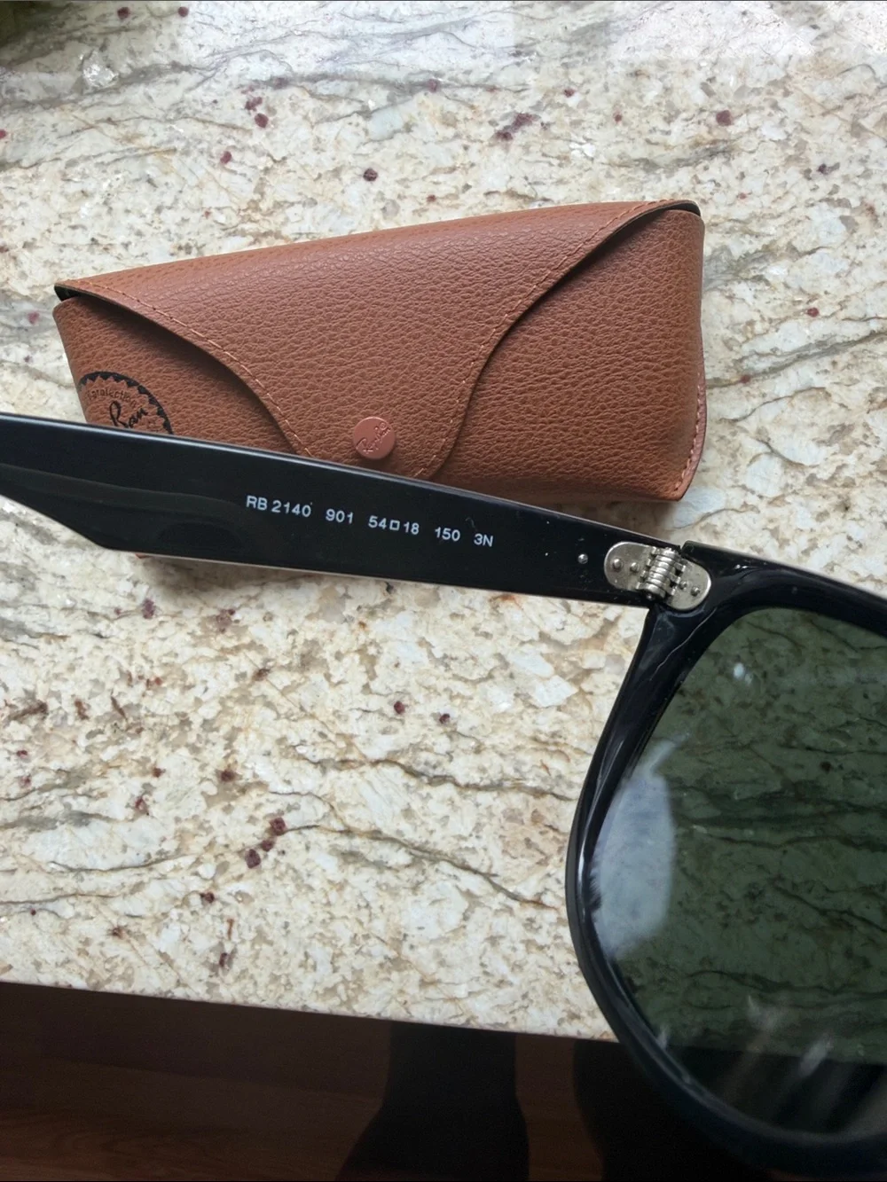 NWT Ray-Ban Black Wayfarer Sunglasses with Brown Case